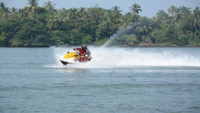 https://d3r8gwkgo0io6y.cloudfront.net/upload/water sports.jpg